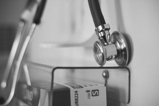 stethoscope black white